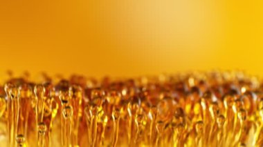 Altın Arkaplanda Su Sıçratan Yağın Süper Yavaş Çekimi 1000fps.