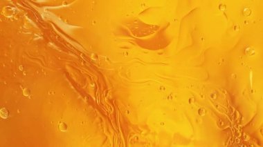 Suda Dalgalanan Yağ Çekiminin Süper Yavaş Çekimi. Yüksek Hız Sinema Kamerası, 4K.