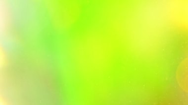 Soyut Bokeh 'in Süper Yavaş Çekimi Taze Yeşil Arkaplan ve Parçacıklar 1000fps' te. Yüksek Hız Sinema Kamerası, 4K.