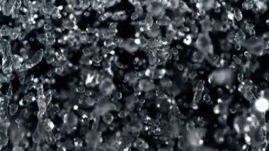 Kara Arkaplan 'da izole edilmiş Süper Yavaş Su Sıçratma Çekimi, 1000 fps. Yüksek Hız Sinema Kamerası, 4K.