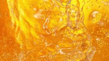 Suda Dalgalanan Yağ Çekiminin Süper Yavaş Çekimi. Yüksek Hız Sinema Kamerası, 4K.