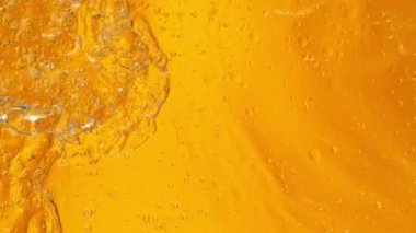 Suda Dalgalanan Yağ Çekiminin Süper Yavaş Çekimi. Yüksek Hız Sinema Kamerası, 4K.