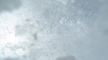 Big Snow Avalanche 'ın Süper Yavaş Çekimi 300 metrede kameraya düşüyor. 4K 'da Yüksek Hız Sinema Kamerası ile çekildi..