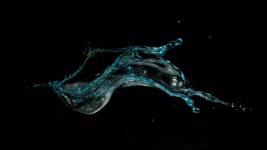 Süper Yavaş Çekim Su Sıçratma Kara Arkaplan 'da izole edildi. Yüksek Hız Sinema Kamerası, 4K.