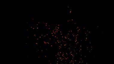Gerçek Ateşin Süper Yavaş Çekimi Kara Arkaplan 'da izole edilmiş kıvılcımlar. Yüksek Hız Sinema Kamerası, 4K.