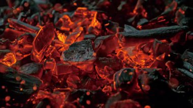 Parlayan Közlerin Süper Yavaş Hareketi ve Kıvılcımlar, 1000fps. Yüksek Hız Sinema Kamerası, 4k.