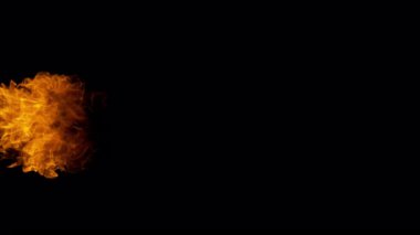 Süper Yavaş Ateş Patlaması Kara Arkaplan 'da izole edildi. 4K 'de yüksek hızlı sinema kamerasıyla çekilmiş..