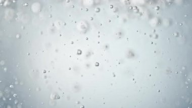 Süper Yavaş Hava Kabarcıkları Işık Arkaplanı 'nda Suyun İçinde Akıyor. Yüksek Hız Sinema Kamerası, 4K.