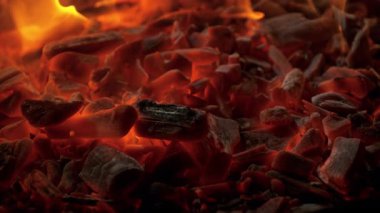 Parlayan Közlerin Süper Yavaş Hareketi ve Kıvılcımlar, 1000fps. Yüksek Hız Sinema Kamerası, 4k.