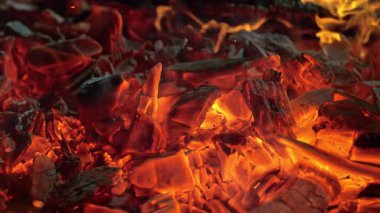 Parlayan Közlerin Süper Yavaş Hareketi ve Kıvılcımlar, 1000fps. Yüksek Hız Sinema Kamerası, 4k.