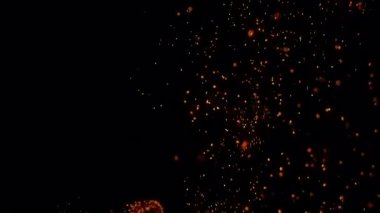 Gerçek Ateşin Süper Yavaş Çekimi Kara Arkaplan 'da izole edilmiş kıvılcımlar. Yüksek Hız Sinema Kamerası, 4K.