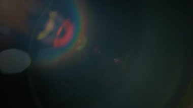 Kara Arkaplan 'da Gerçek Sinema Lens Yüklemesi. 1000fps Yavaş Çekimde. Yüksek Hız Sinema Kamerası, 4K.