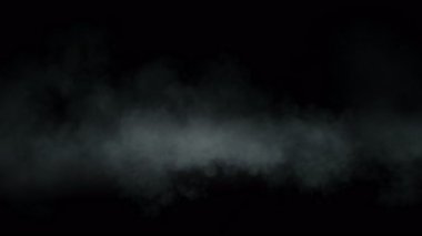 Atmosferik Dumanın Süper Yavaş Çekimi. Yavaşça Siyah Arkaplanda Yüzüyor. Yüksek Hız Sinema Kamerası, 4K.
