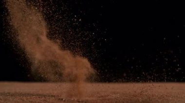 Beyzbol topu Clay 'e Süper Yavaş Çekimde çarpıyor, 1000fps. Yüksek Hız Sinema Kamerası, 4K.