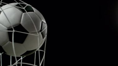Super Slow Motion Soccer Ball Gol Ağı Kara Arkaplanda izole edildi, 1000fps. Yüksek Hız Sinema Kamerası, 4K.