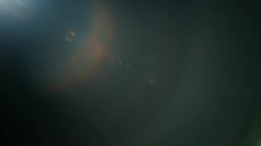 Kara Arkaplan 'da Gerçek Sinema Lens Yüklemesi. 1000fps Yavaş Çekimde. Yüksek Hız Sinema Kamerası, 4K.