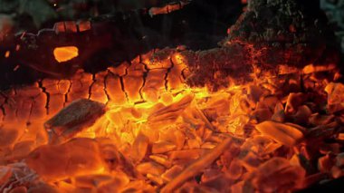 Parlayan Közlerin Süper Yavaş Hareketi ve Kıvılcımlar, 1000fps. Yüksek Hız Sinema Kamerası, 4k.