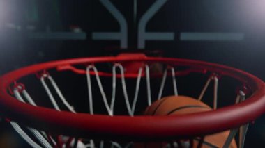 Basketbol topunun süper yavaş hareketi Hoop Net 'ten 1000fps hızla geçiyor. Yüksek Hız Sinema Kamerası, 4K.