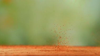 Tenis topu Clay 'e Süper Yavaş Hareket' te çarpıyor, 1000fps. Yüksek Hız Sinema Kamerası, 4K.