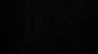 Super Slow Motion Real Rain Drops Kara Arkaplana Düşüyor, 1000fps Overlay Video. Yüksek Hız Sinema Kamerası, 4k.