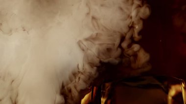 Süper Yavaş Çekim Kremalı Kahveyi 300 fp 'te Ice Coffee' ye dök. Yüksek Hız Sinema Kamerası, 4K.