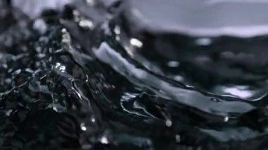 Karanlık Su Dalgalanma Arkaplanı 'nın Süper Yavaş Çekimi, 1000fps. Yüksek Hız Sinema Kamerası, 4K.