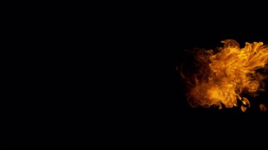 Süper Yavaş Ateş Patlaması Kara Arkaplan 'da izole edildi. 4K 'de yüksek hızlı sinema kamerasıyla çekilmiş..