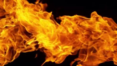 Patlayan Ateşin Süper Yavaş Çekimi Kara Arkaplan 'da izole edildi. 4K 'de yüksek hızlı sinema kamerasıyla çekilmiş..