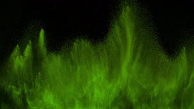 Matcha Powder 'ın Süper Yavaş Çekimi Kara Arkaplan' da izole edildi. Yüksek Hız Sinema Kamerası, 4K.