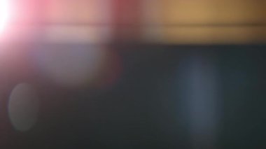 Gerçek Çekilmiş Anamorfik Lens Kara Arkaplanda Süper Yavaş Çekimde Alevli Lens Geçişi. Yüksek Hız Sinema Kamerası, 4K.