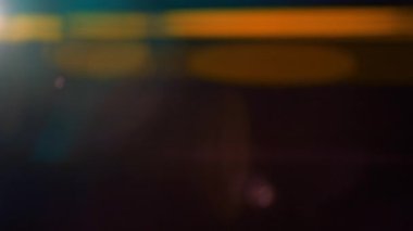 Gerçek Çekilmiş Anamorfik Lens Kara Arkaplanda Süper Yavaş Çekimde Alevli Lens Geçişi. Yüksek Hız Sinema Kamerası, 4K.