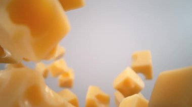 Süper Yavaş Çekim Peynir Küplerinin Kamera Etrafındaki Düşüşü 1.000 fp 'de. Yüksek Hız Sinema Kamerası, 4K.