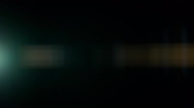 Gerçek Çekilmiş Anamorfik Lens Kara Arkaplanda Süper Yavaş Çekimde Alevli Lens Geçişi. Yüksek Hız Sinema Kamerası, 4K.