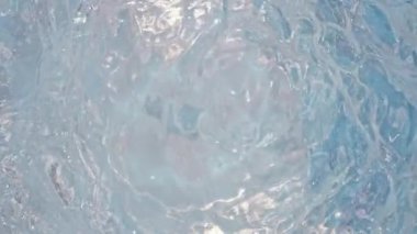 Süper Yavaş Çekim Soyut Dalgalanan Açık Mavi Su Arkaplanı, 300 fite. Yüksek Hız Sinema Kamerası, 4K.