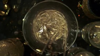 Süper Yavaş Çekim: Kamerayla Şampanyayı Sıvıya Dönüştürme 1000fps Yüksek Hız Sinema Kamerası, 4K.