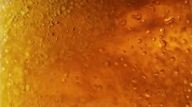 Köpüren Bira Arkaplanının Süper Yavaş Hareketi, 1000fps. Kamera Hareketi ile birlikte 1000fps.