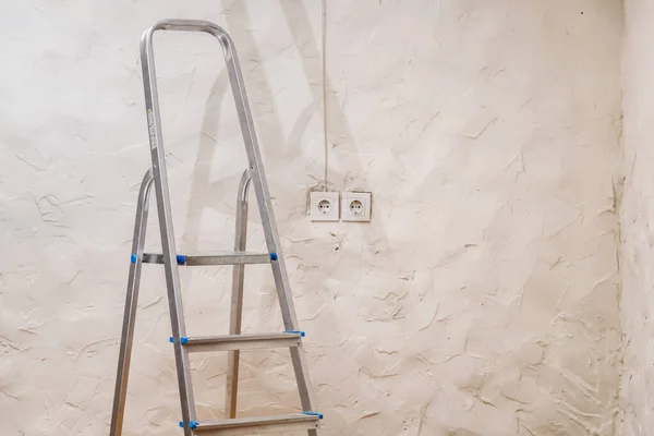 Sebuah Bagian Dari Tangga Sederhana Berdiri Ruang Rumah Kosong Salin — Stok Foto