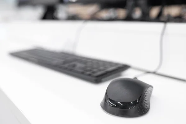 Minimalistic Computer Workplace Computer Mouse Focus Keyboard Out Focus — Stock Photo, Image