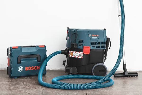 Bosch Profesional Vacuum Cleaner Industri Dan Bosch Box Kasus Almaty — Stok Foto