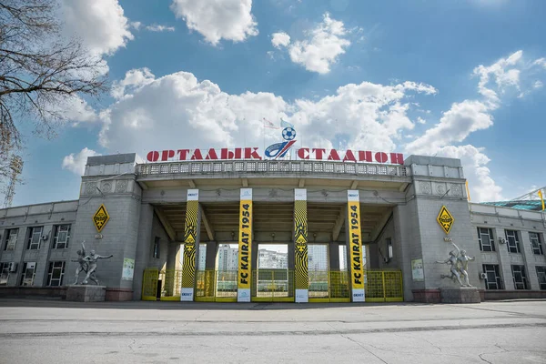 Entrada Principal Del Estadio Deportivo Central Almaty Con Los Símbolos — Foto de Stock