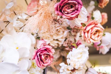 Düğün çiçekli pembe arka plan, dekorasyonun bir parçası..