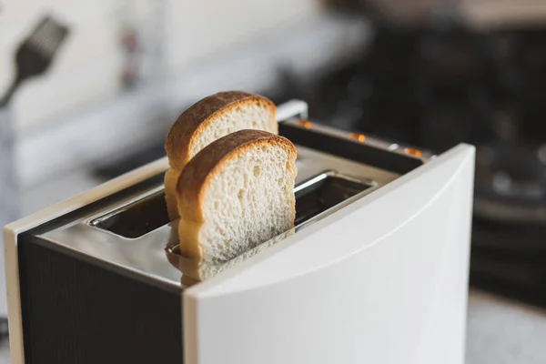 Сучасний Тостер Готовий Тост Білий Хліб Смачного Сніданку — стокове фото