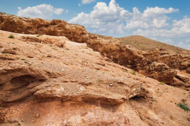 Orta Asya 'nın bozkırlarındaki Charyn Kanyonu' nun çorak arazisinde tuhaf şekiller..