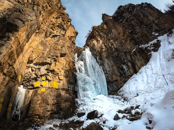 stock image Scenic frozen Butakovsky waterfall in the Butakovsky gorge in the National Natural Park in the Tien Shan Mountains of Almaty in Kazakhstan.