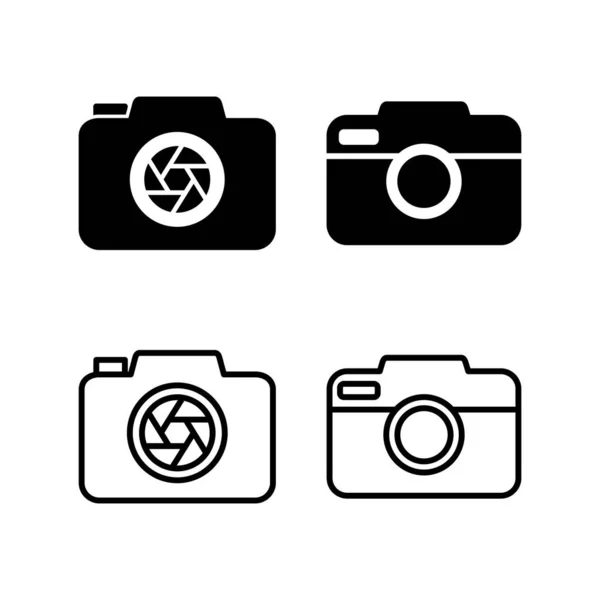 トレンディーなフラットスタイルの孤立したカメラアイコン カメラのシンボルウェブサイトのデザイン — ストックベクタ