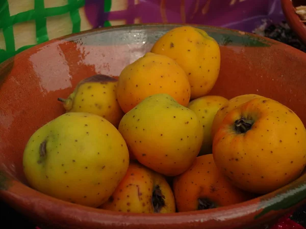 Tejocote Mexikói Gyümölcs Szirupban Agyagedényben — Stock Fotó
