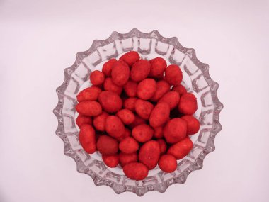 Kızarmış fıstık ve sıcak tuz ve biber. Biberli ceviz. Baharatlı çerez. Bira için aperatif. Japon, Koreli, Çin mutfağı. seçici odak