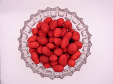 Kızarmış fıstık ve sıcak tuz ve biber. Biberli ceviz. Baharatlı çerez. Bira için aperatif. Japon, Koreli, Çin mutfağı. seçici odak