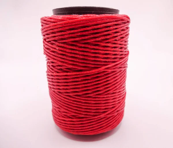 Rosca Vermelha Fundo Branco Rolar Corda Vermelha Ferramentas Design Moda — Fotografia de Stock