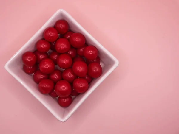 Köstliche Süßigkeiten Mit Kirschgeschmack Auf Einem Keramischen Botanero Und Glattem — Stockfoto